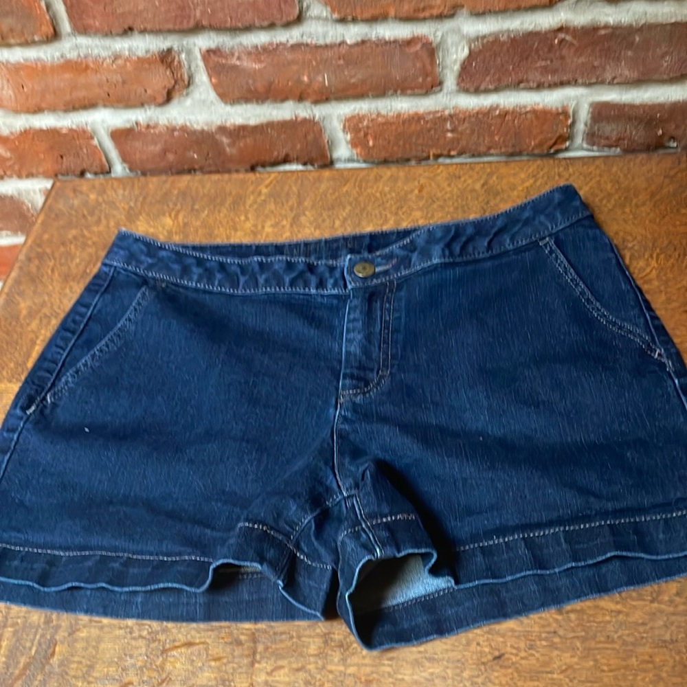 Jennifer Lopez denim shorts size 6